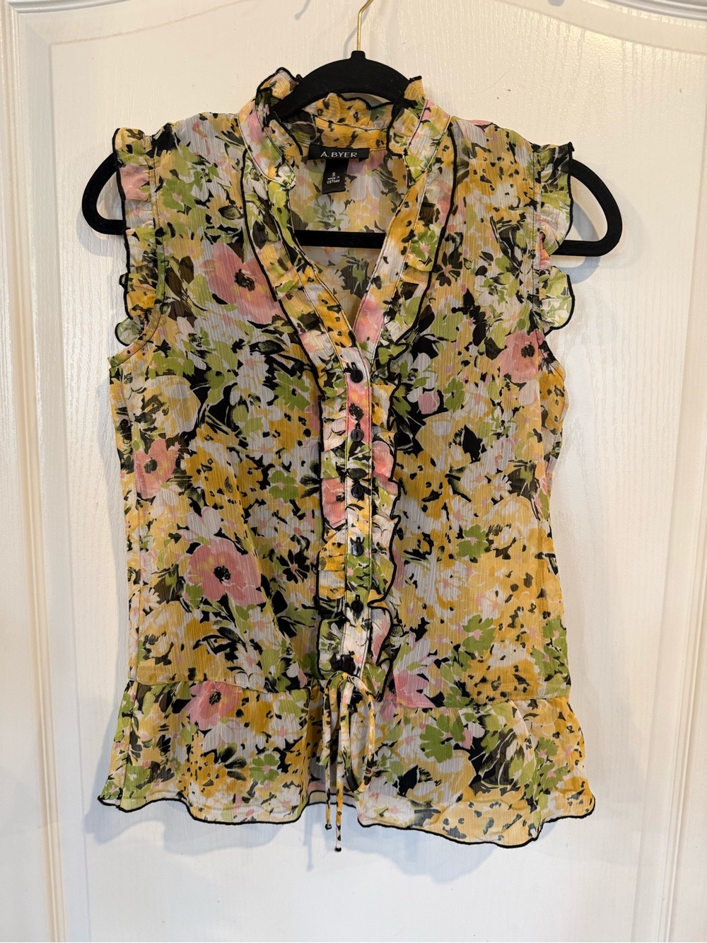 A. Byer y2k sleeveless yellow multi-color floral blouse ruffle small cottagecore